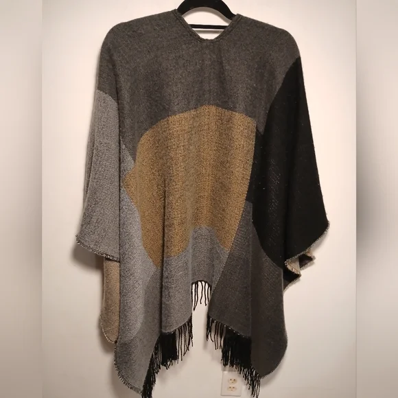 Harve Benard Black and Gray Textured Poncho - Picture 4 of 7